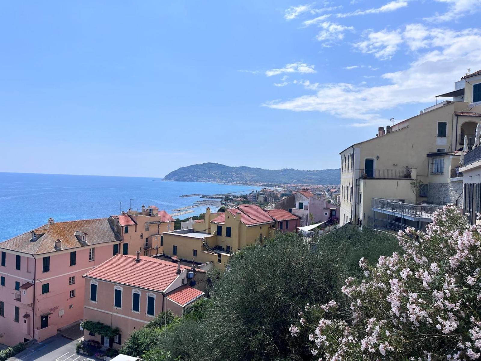 Bed and Breakfast La Finestra Sul Borgo Cervo Exterior foto